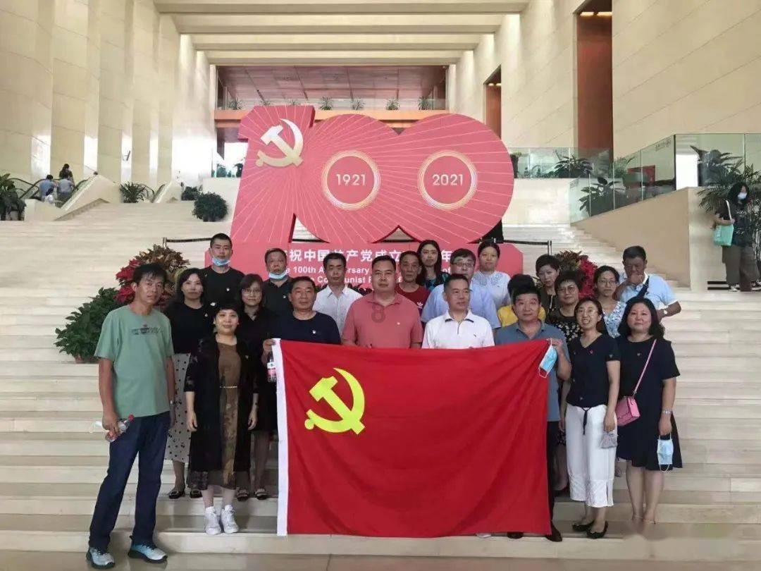 斯大林死后,他的次子结局有多惨?曾给赫鲁晓夫下跪求饶